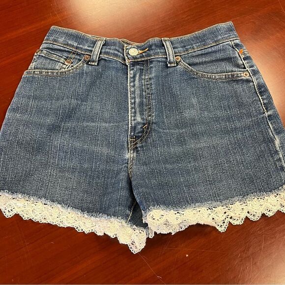 Levi's Pants - Levi’s 512 Lace Trim Shorts sz 6L EUC